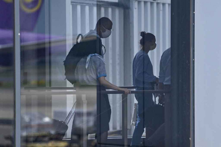 Sprinter tersebut melalui media sosial sempat mengeluhkan bahwa dia masuk dalam estafet 4x400 m meski belum pernah bertanding di ajang tersebut. Dia bertanding di nomor 100 meter tetapi tidak lolos ke semifinal, dan seharusnya tampil di nomor 200 meter, Senin, namun tidak ikut bertanding.