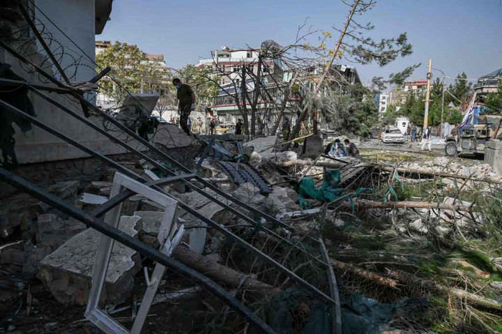 Sedikitnya empat orang meninggal dunia dan 20 terluka dalam serangan bom dan senjata terkoordinasi di Kabul, Ibu Kota Afghanistan, Selasa, 3 Agustus 2021. Serangan itu menargetkan menteri pertahanan Afghanistan.