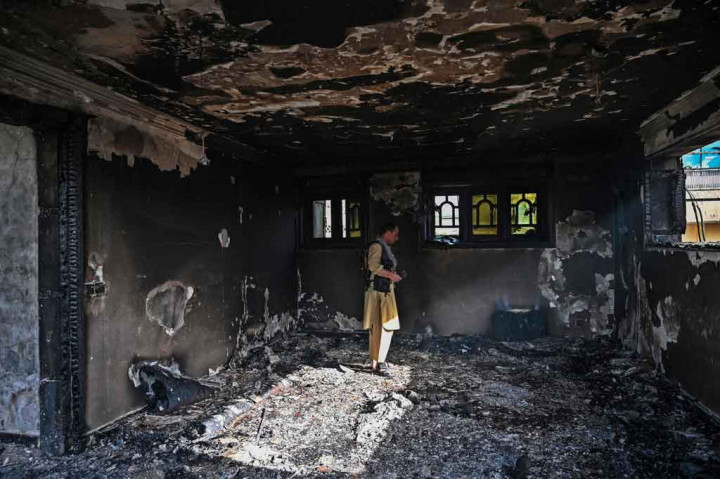 Gelombang ledakan, yang menurut Washington memiliki ciri khas Taliban, terjadi ketika tentara Afghanistan mendesak penduduk untuk mengungsi dari kota selatan yang terkepung menjelang serangan yang direncanakan terhadap gerilyawan setelah tiga hari pertempuran sengit.