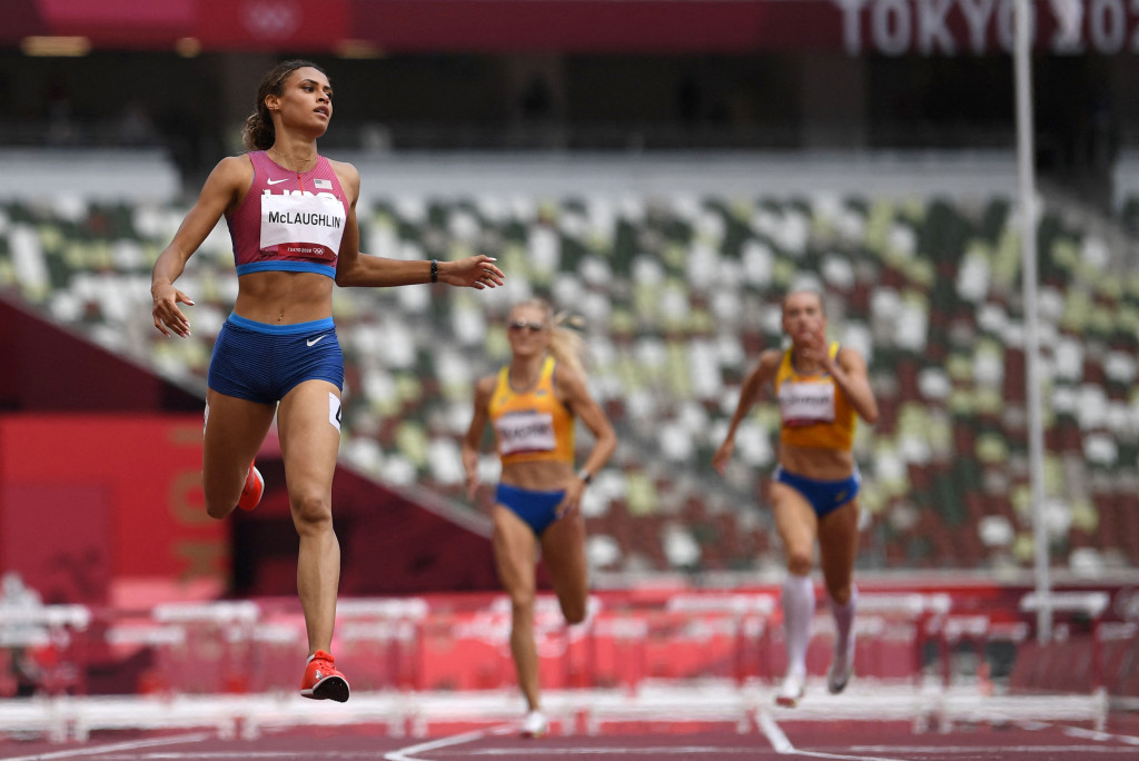 McLaughlin finis tercepat dengan waktu 51,46 detik. 