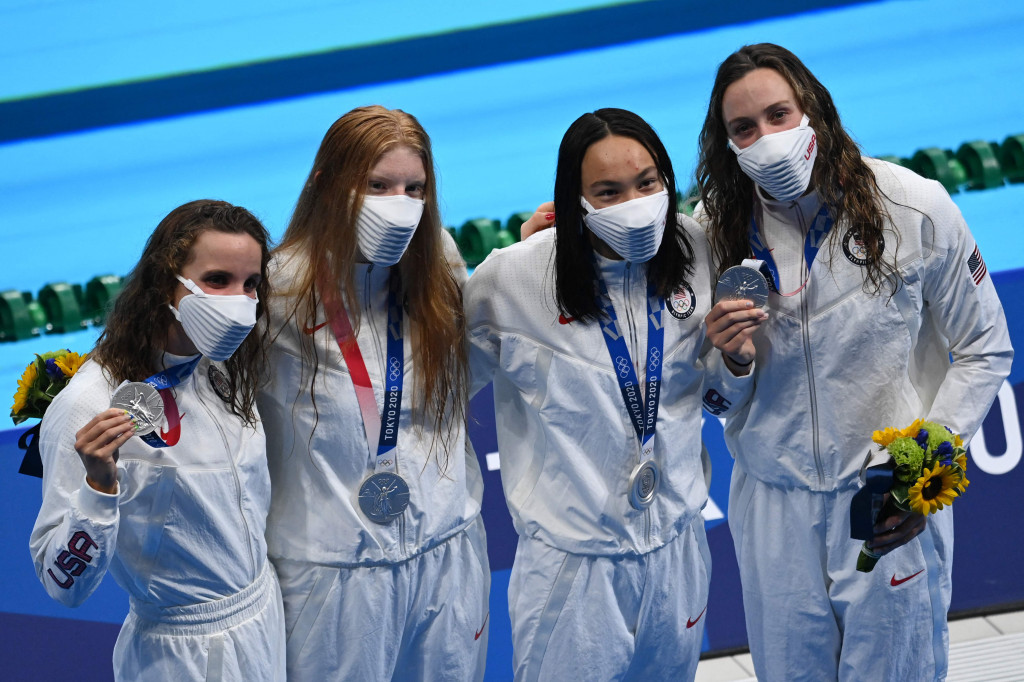 Masker ini dibandrol seharga 60 dolar AS atau setara dengan Rp 858 ribu, namun belum dijual bebas di pasaran. Masker runcing ini dibuat Nike dengan desain khusus yang disebut sebagai Nike Venturer.