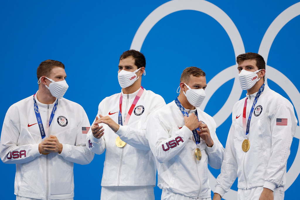 Atlet Amerika Serikat yang bertanding di Olimpiade Tokyo 2020 menjadi pusat perhatian. Mereka terlihat menggunakan masker yang tidak biasa.