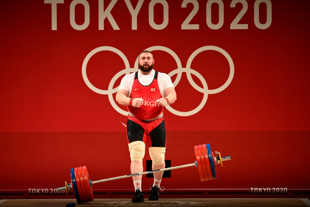 Talakhadze memecahkan rekor dunia pada sesi snatch, clean & jerk, dan total angkatan. Ia mengangkat 223 kg pada sesi snatch, 265 kg pada sesi clean & jerk, dan 488kg total angkatan.