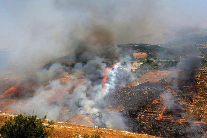 Dua roket yang diluncurkan dari Lebanon pada Rabu, 4 Juli 2021, menghantam Israel yang dibalas dengan tembakan artileri.