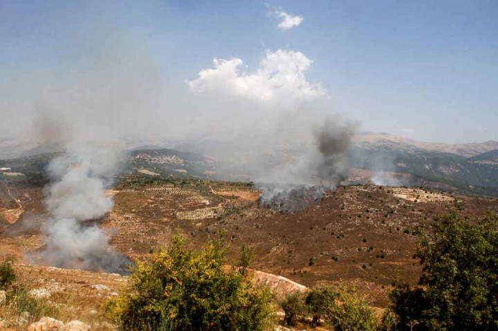 Merespons lebih lanjut tembakan roket itu, militer Israel pada Kamis mengatakan bahwa jet tempurnya menyerang situs peluncuran dan infrastruktur yang digunakan untuk teror di Lebanon dari mana roket diluncurkan. Militer Israel menyebutkan pesawat tempur mereka juga menyerang sasaran lain di daerah yang menjadi sumber tembakan roket di waktu-waktu sebelumnya.