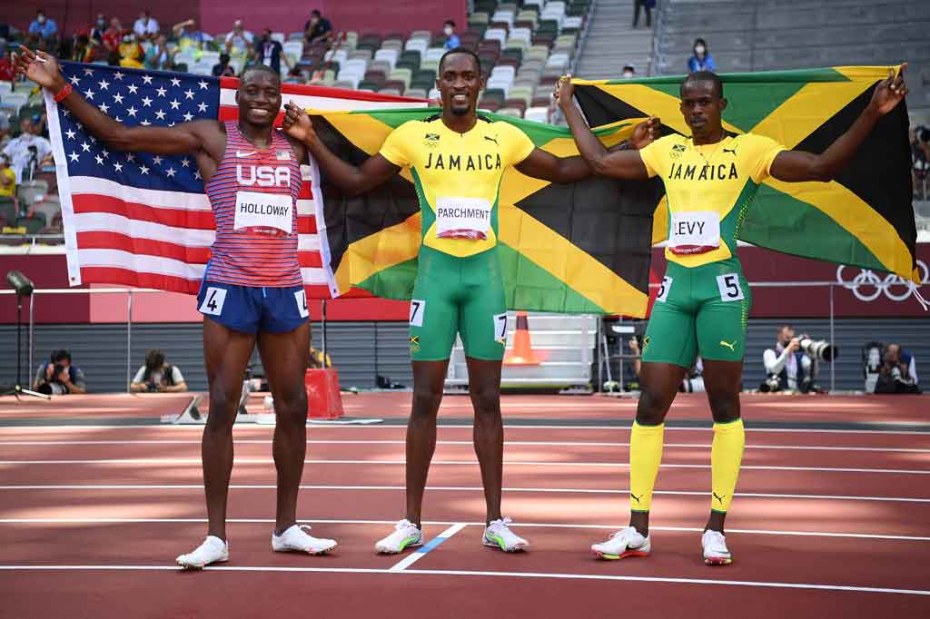 Pelari Jamaika itu di final mengalahkan juara dunia asal Amerika Serikat, Grant Holloway. Holloway sendiri harus puas dengan medali perak, sedangkan perunggu kembali direbut atlet Jamaika lewat Ronald Levy. Grant merupakan juara dunia dan orang tercepat kedua yang pernah ada dalam nomor ini.