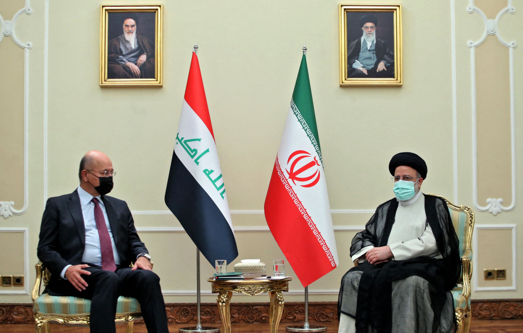 Kepresidenan Irak mengatakan bahwa Presiden Barham Salih mengucapkan selamat kepada Presiden Iran, berharap dia sukses dan mencapai lebih banyak kemajuan dan kemakmuran bagi “rakyat Iran yang ramah.”