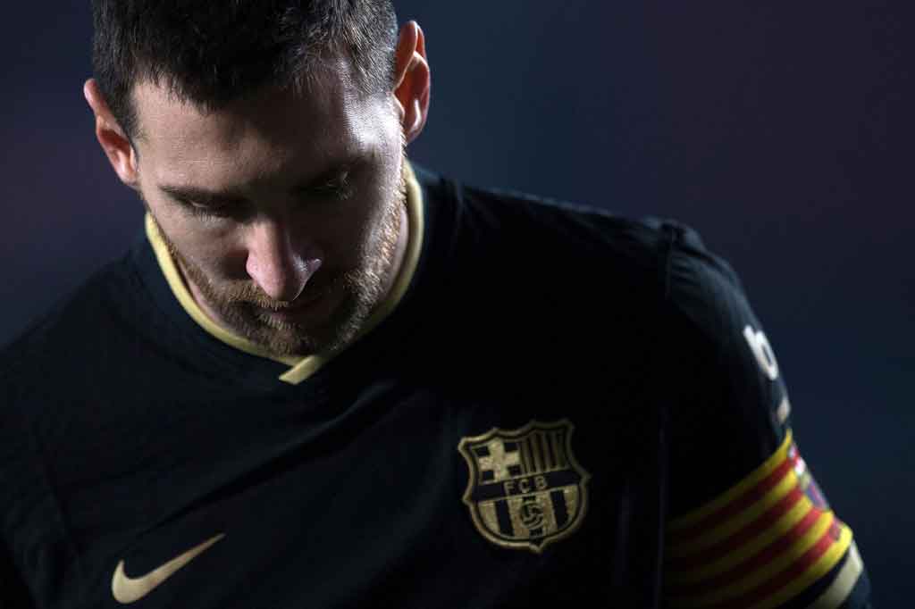 Messi telah mengadakan pembicaraan dengan pihak klub pada Kamis, 5 Agustus 2021, tetapi pertemuan itu tidak berjalan dengan baik dan Barcelona mengonfirmasi bahwa dia tidak akan lagi kembali ke Camp Nou.