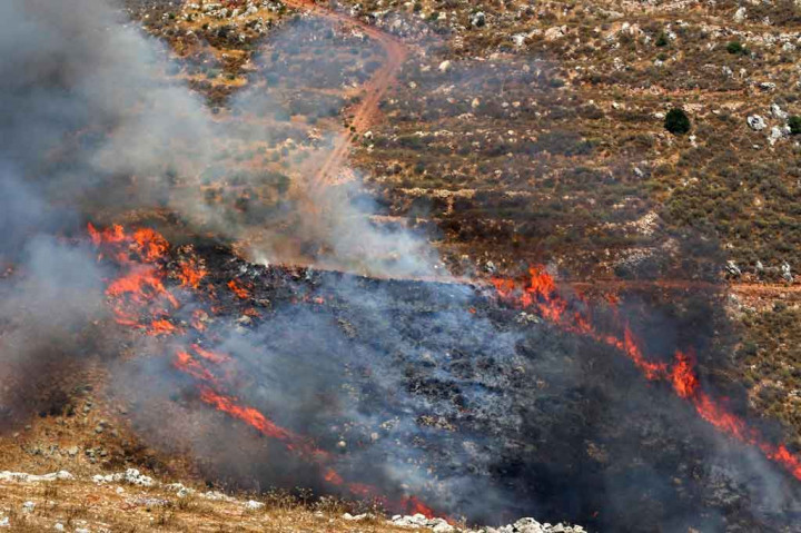 Pesawat tempur Israel menyerang sebuah tempat di Lebanon selatan, Kamis, 5 Juli 2021, yang disebut pihak militernya sebagai lokasi peluncuran roket. Serangan itu merupakan balasan atas tembakan proyektil ke Israel dari wilayah Lebanon sebelumnya.