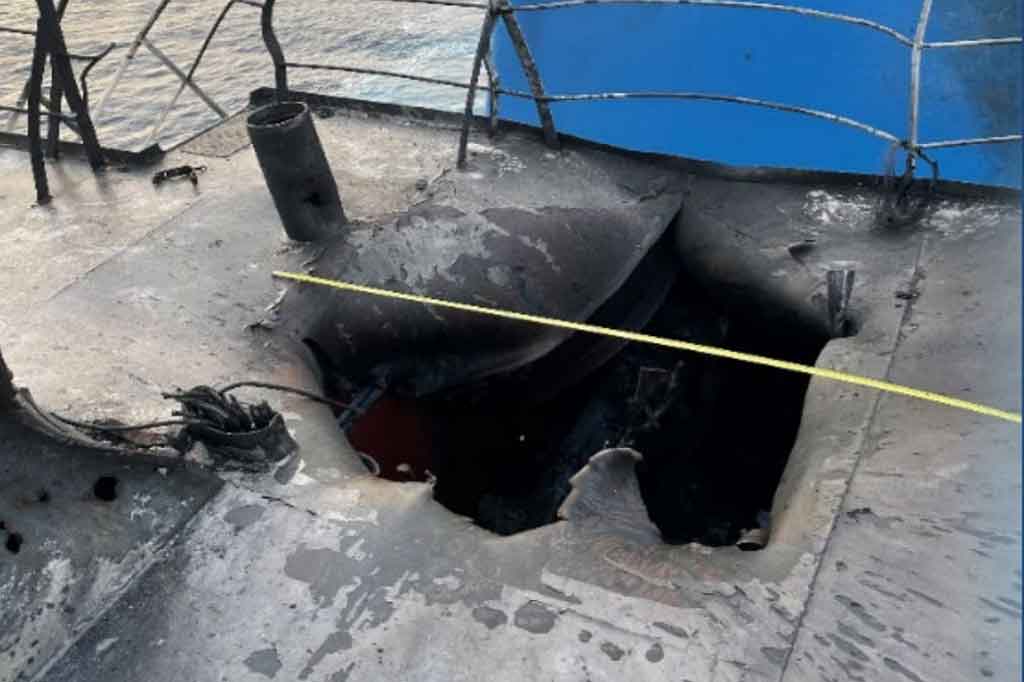 MT Mercer Street, kapal tanker milik Jepang berbendera Liberia yang dikelola perusahaan Israel Zodiac Maritime, diserang di lepas pantai Oman pada Kamis, 28 Juli 2021. Dua ABK meninggal, sementara ada lubang menganga di kapal tanker akibat serangan tersebut.