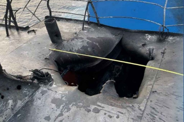 MT Mercer Street, kapal tanker milik Jepang berbendera Liberia yang dikelola perusahaan Israel Zodiac Maritime, diserang di lepas pantai Oman pada Kamis, 28 Juli 2021. Dua ABK meninggal, sementara ada lubang menganga di kapal tanker akibat serangan tersebut.