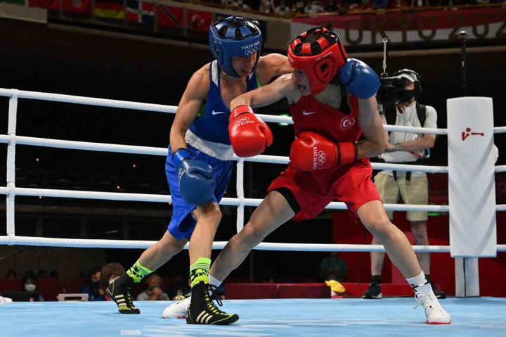 Dia kembali dinilai juri menang angka pada ronde kedua sehingga meninggalkan lawannya yang berupaya mengejar defisit pada ronde ketiga demi menyelamatkan peluang emasnya.    