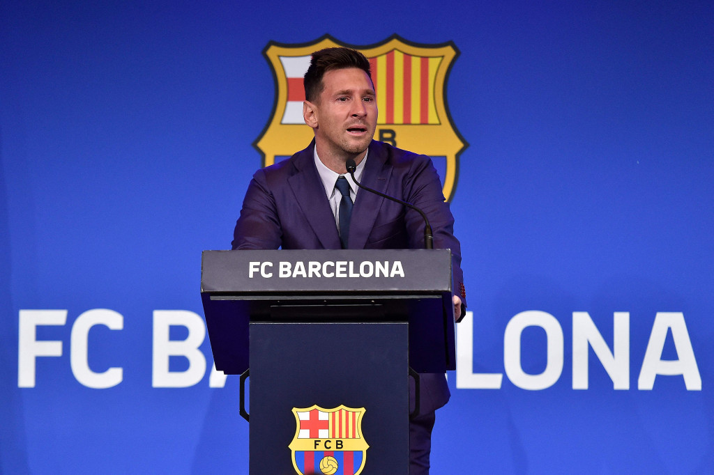 Lionel Messi menegaskan bahwa ia tak mau pergi dari Barcelona di musim ini namun keadaan memaksa hal tersebut terjadi.