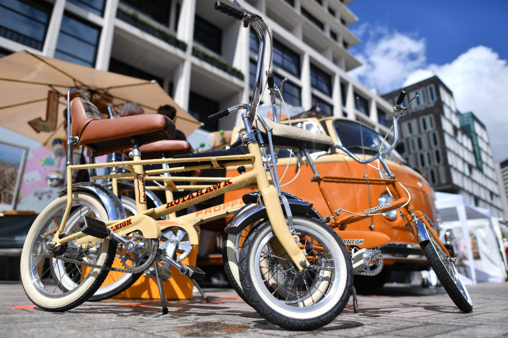 Sepeda antik terlihat di Classic Car Boot Sale, London, Inggris, 7 Agustus 2021.