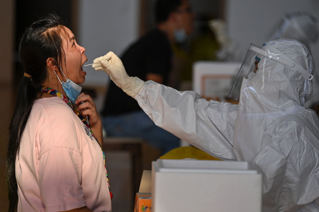 Sebelumnya pada hari Sabtu, 7 Agustus 2021, kota Wuhan telah mencatat 37 kasus covid-19 yang ditularkan secara lokal dan menemukan 41 Orang Tanpa Gejala (OTG) lokal dalam putaran testing massal terbaru tersebut.