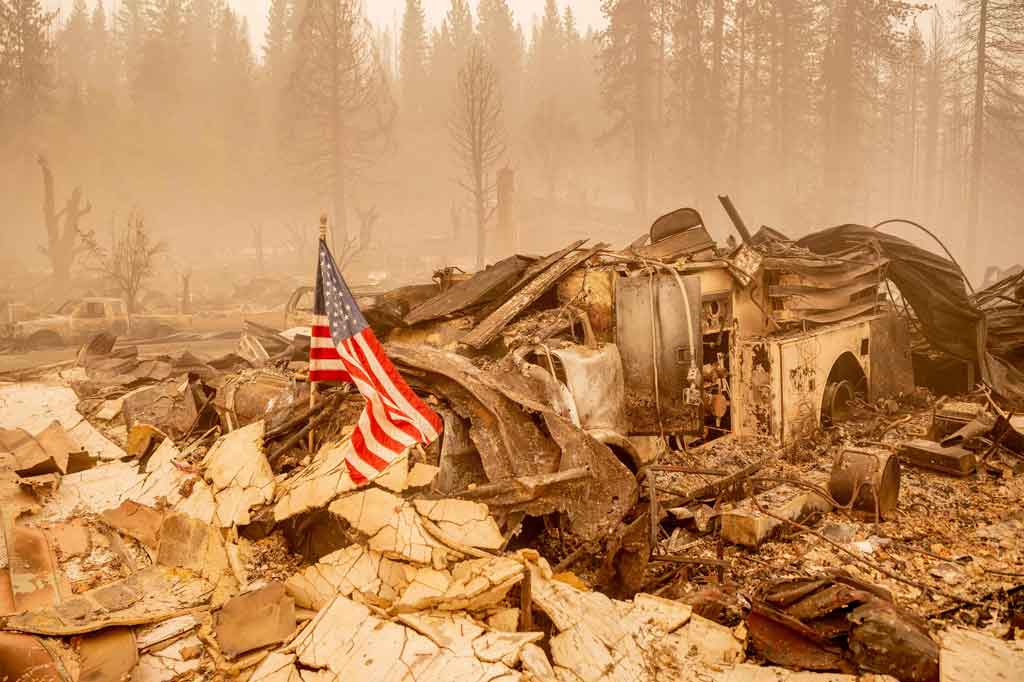 Kebakaran Dixie ialah kebakaran hutan aktif terbesar di Amerika Serikat dan menjadi salah satu dari 11 kebakaran hutan besar di California. Selama akhir pekan, itu melampaui kebakaran Kompleks Mendocino 2018 untuk menjadikannya kebakaran terburuk kedua dalam sejarah negara bagian.