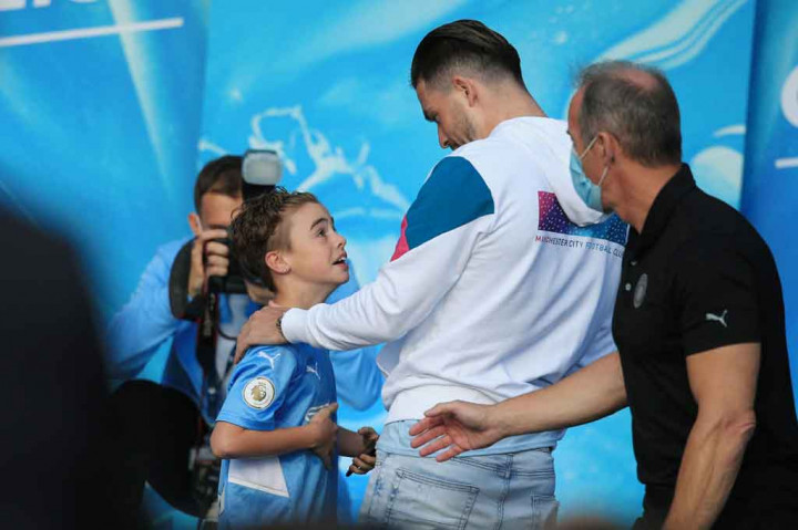 Kepindahan Grealish ke City memecahkan rekor transfer Liga Inggris yang sebelumnya dipegang oleh gelandang Prancis Paul Pogba, yang bergabung kembali dengan Manchester United dari Juventus pada 2016, dengan nilai transfer sebesar 89,3 juta poundsterling.