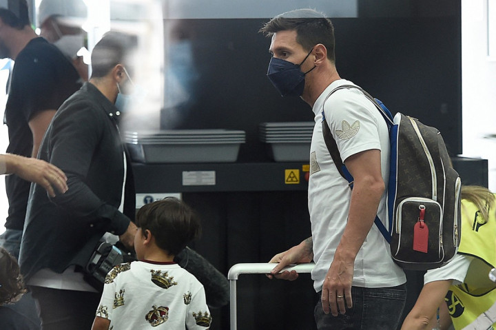 Bintang Argentina yang baru saja meninggalkan Barcelona, Lionel Messi, sudah sepakat dengan isi kontrak yang ditawarkan Paris Saint-Germain (PSG).