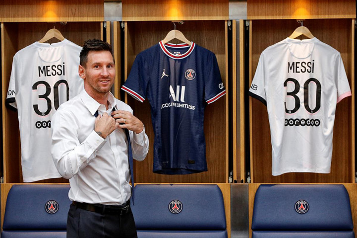Lionel messi memutuskan untuk mengunakan nomor punggung 30 di tim barunya, Paris Saint-Germain (PSG).