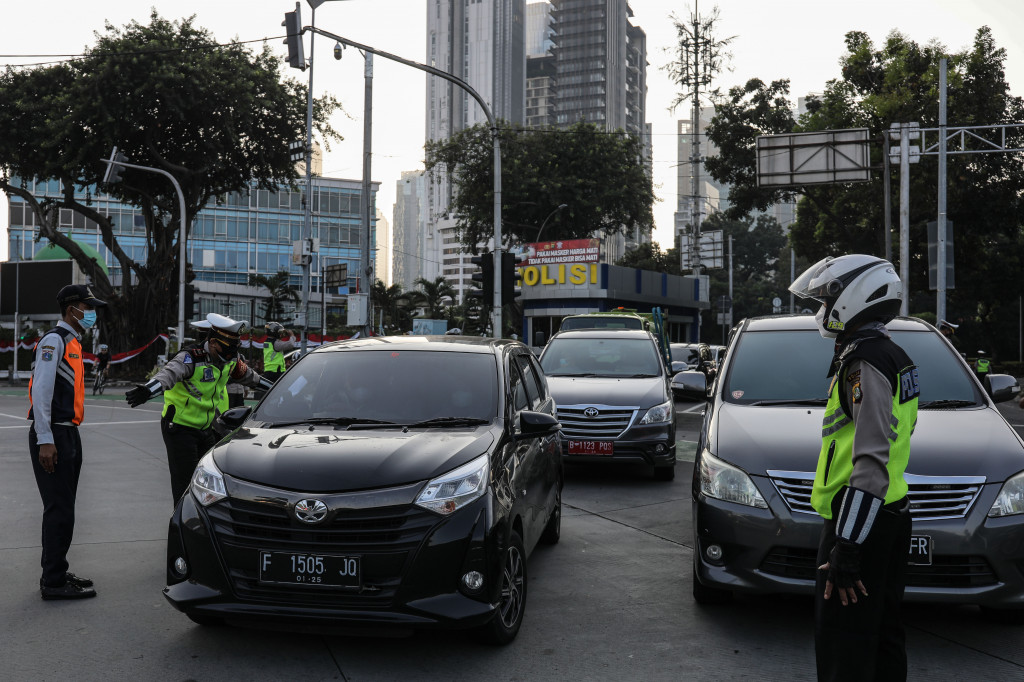 Kebijakan yang dihentikan sementara sejak Maret 2020 silam itu kembali diberlakukan untuk mengendalikan mobilitas masyarakat setelah pelonggaran pemberlakuan pembatasan kegiatan masyarakat (PPKM) level 4.