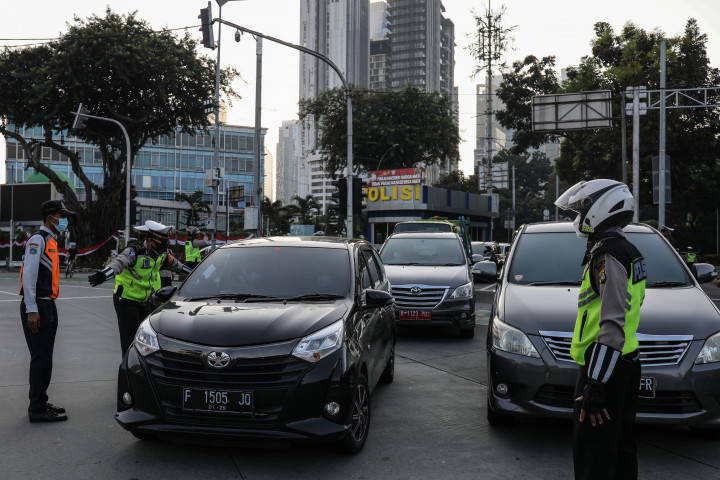 Kebijakan yang dihentikan sementara sejak Maret 2020 silam itu kembali diberlakukan untuk mengendalikan mobilitas masyarakat setelah pelonggaran pemberlakuan pembatasan kegiatan masyarakat (PPKM) level 4.