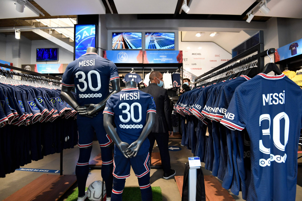 Bahkan jersey Messi yang dijual seharga 92 poundsterling atau sekitar Rp1,8 juta itu terjual habis dalam waktu kurang dari 20 menit.