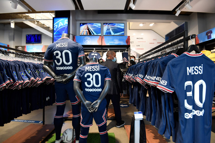 Bahkan jersey Messi yang dijual seharga 92 poundsterling atau sekitar Rp1,8 juta itu terjual habis dalam waktu kurang dari 20 menit.
