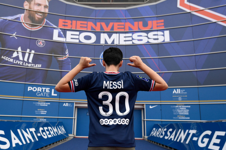 Tidak diketahui berapa banyak jersey yang tersedia untuk dijual. Tetapi dengan harga 92 poundsterling per potong dan dalam waktu 20 menit sudah ludes terjual adalah tanda yang bagus untuk prospek penjualan merchandise klub Prancis tersebut ke depan.