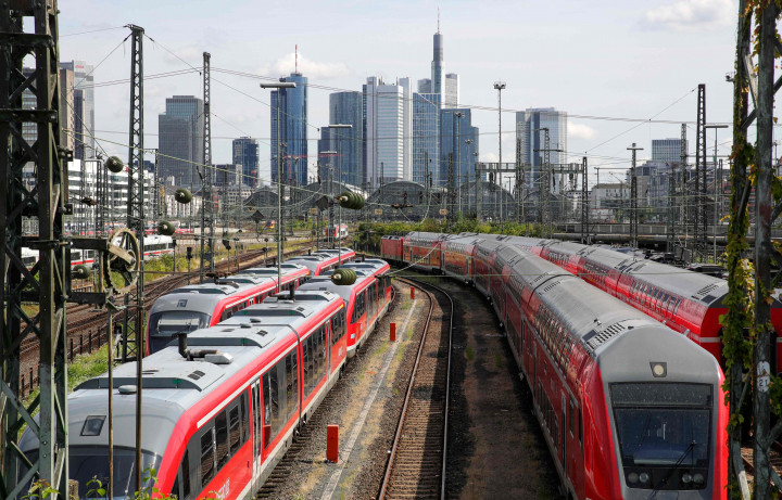 Ketua serikat GDL Claus Weselsky mengumumkan bahwa 95 persen anggota serikat mendukung unjuk rasa dan sejauh ini sekitar 700 kereta telah terhenti.