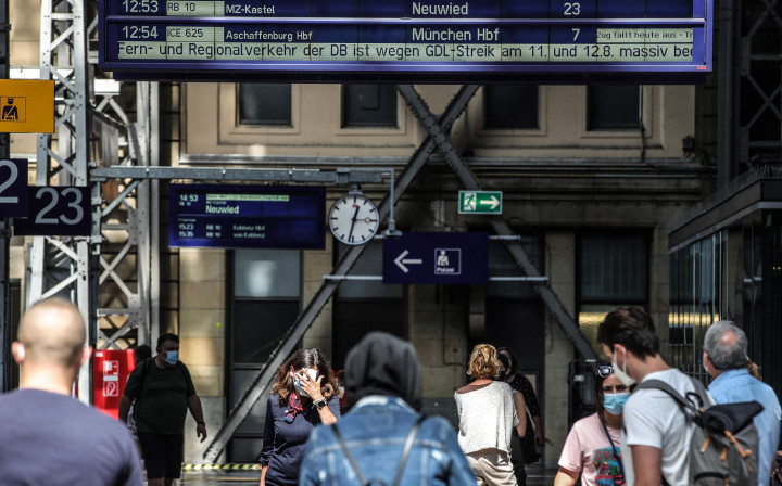 Selain itu, Jerman saat ini sedang dalam masa libur musim panas. Seiring pelonggaran aturan di tengah pandemik covid-19, banyak penduduk Jerman yang pergi menggunakan fasilitas kereta. Pemogokan juga berdampak pada industri wisata.