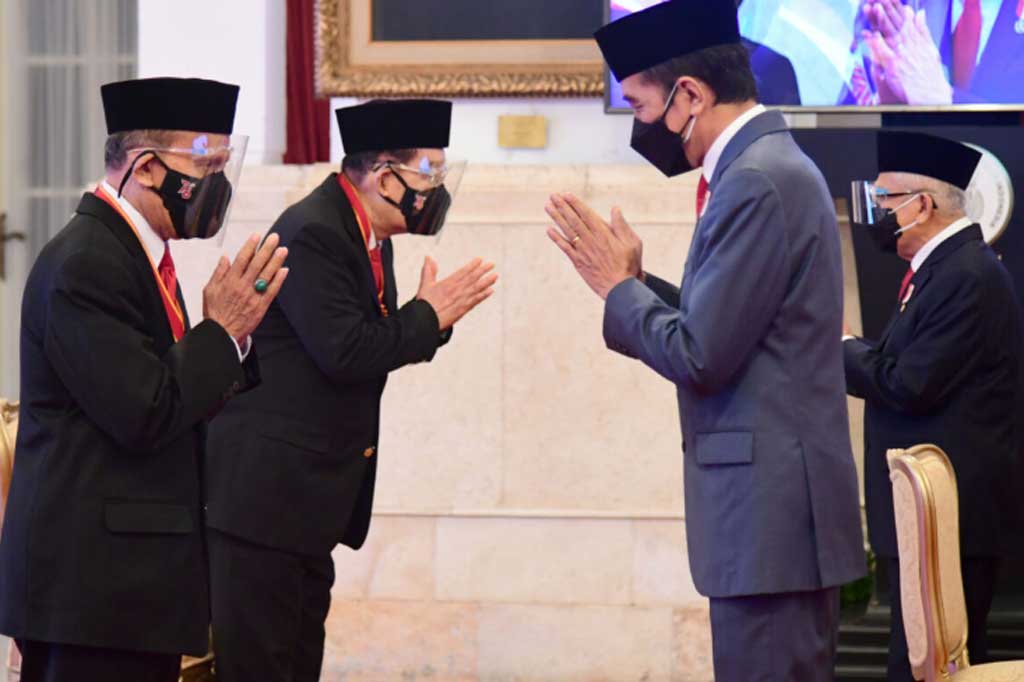 Dalam kesempatan tersebut, Presiden juga menganugerahkan tanda kehormatan Bintang Budaya Parama Dharma kepada almarhum RT Kusumokesowo. Penganugerahan ini didasarkan pada Keputusan Presiden Republik Indonesia Nomor 77/TK Tahun 2021 yang ditetapkan tanggal 4 Agustus 2021.