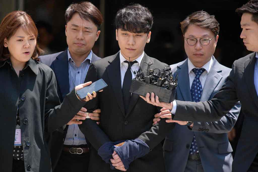 Mantan bintang K-pop Seungri dihukum selama tiga tahun oleh pengadilan militer, pada Kamis, 12 Agustus 2021, karena mengatur prostitusi dan tuduhan lain yang berasal dari skandal seks dan narkoba.