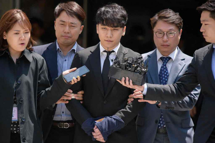 Mantan bintang K-pop Seungri dihukum selama tiga tahun oleh pengadilan militer, pada Kamis, 12 Agustus 2021, karena mengatur prostitusi dan tuduhan lain yang berasal dari skandal seks dan narkoba.