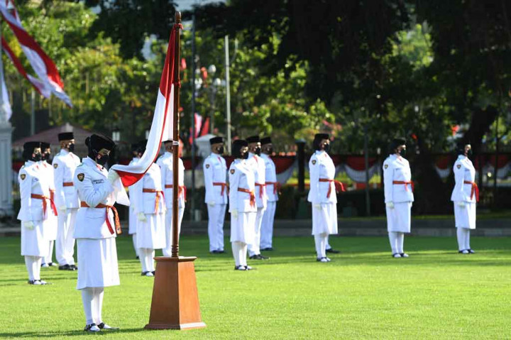 Selanjutnya, Presiden membacakan pernyataan pengukuhan sebagai anggota Paskibraka yang akan bertugas pada saat Upacara Peringatan Detik-Detik Proklamasi Kemerdekaan Republik Indonesia pada 17 Agustus 2021 mendatang di Istana Merdeka, Jakarta. Sementara pada sore harinya, mereka juga akan kembali bertugas dalam upacara penurunan bendera.