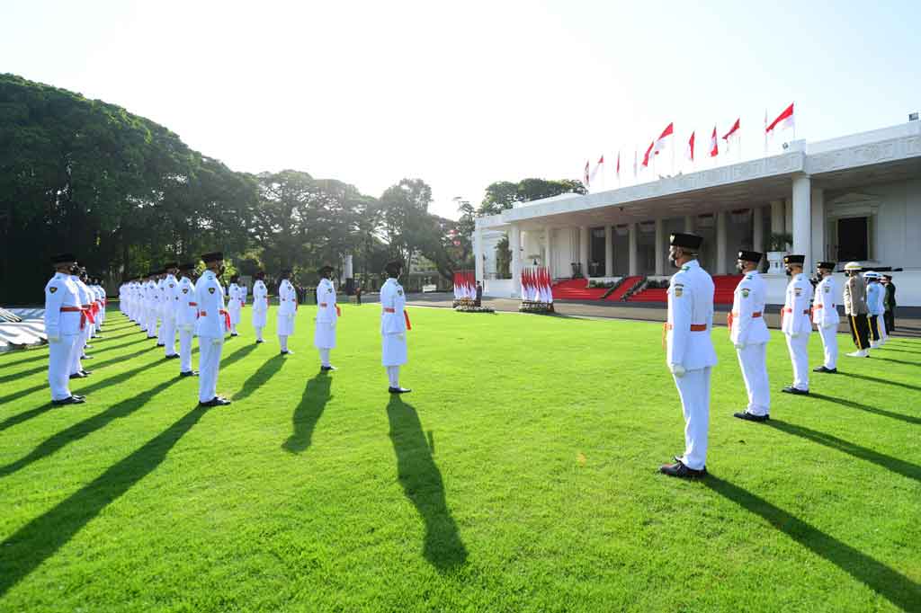 Penyelenggaraan upacara HUT ke-76 RI masih digelar secara terbatas dengan hanya mengundang pihak yang bertugas untuk hadir secara fisik di istana.