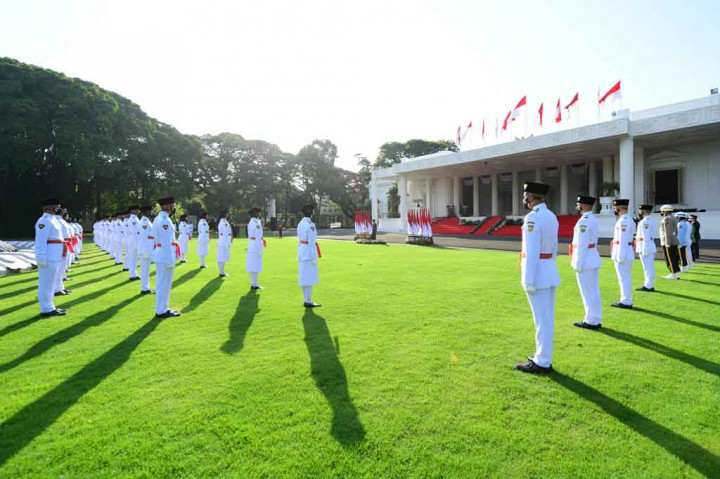 Penyelenggaraan upacara HUT ke-76 RI masih digelar secara terbatas dengan hanya mengundang pihak yang bertugas untuk hadir secara fisik di istana.