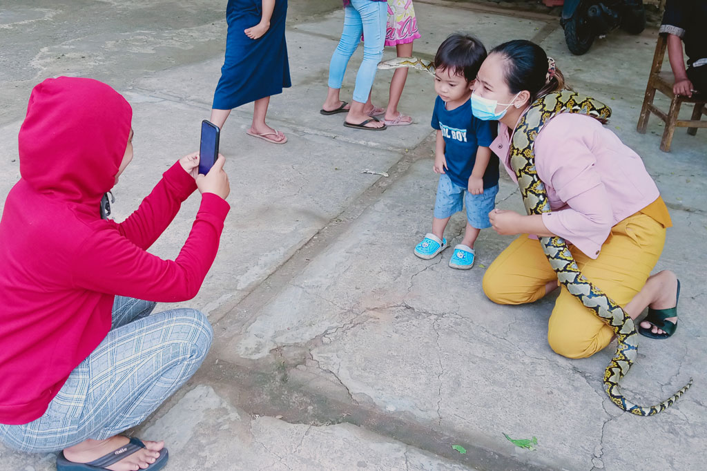 Mereka memperkenalkan berbagai reptil terutama ular kepada warga dan anak-anak dengan tujuan untuk sosialisasi serta edukasi mengenai berbagai jenis serta cara perawatan hewan reptil sekaligus sebagai upaya mengajak masyarakat untuk sadar dan cinta fauna. 