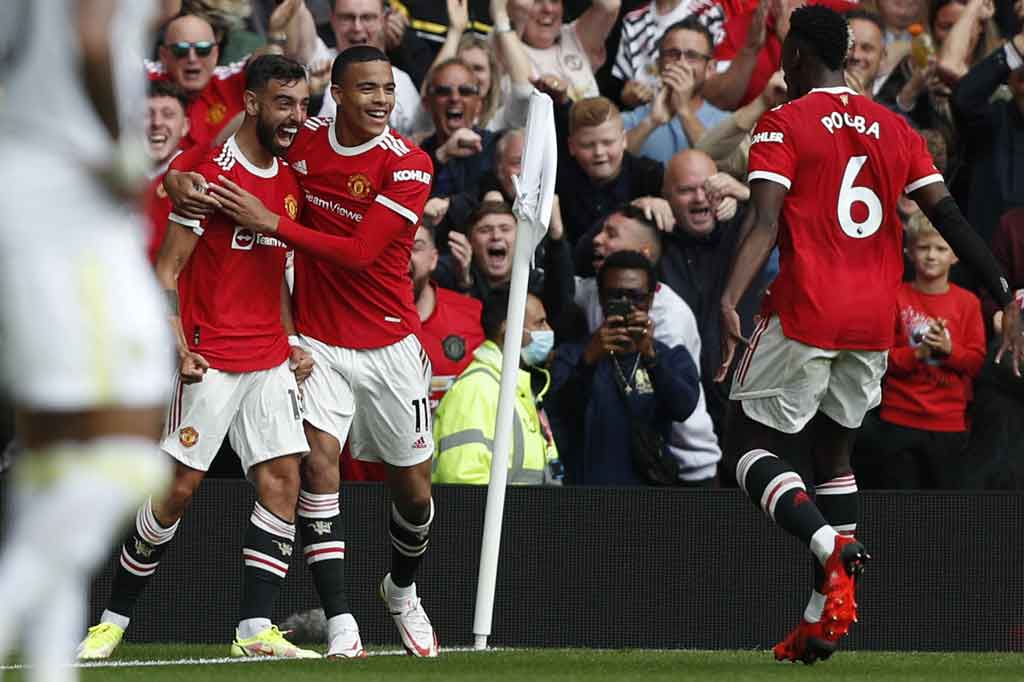 Tuan rumah makin menjauh pada menit ke-54. Fernandes menjebol gawang Leeds United untuk kedua kalinya usai meneruskan assist Pogba. Skor menjadi 3-1 untuk tuan rumah.