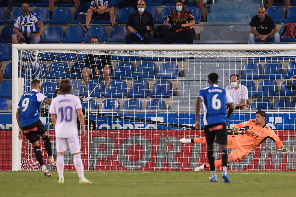 Memasuki menit ke-65, giliran Alaves yang memperkecil kekalahan lewat gol tendangan penalti Joselu.