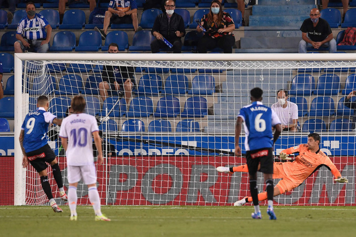 Memasuki menit ke-65, giliran Alaves yang memperkecil kekalahan lewat gol tendangan penalti Joselu.