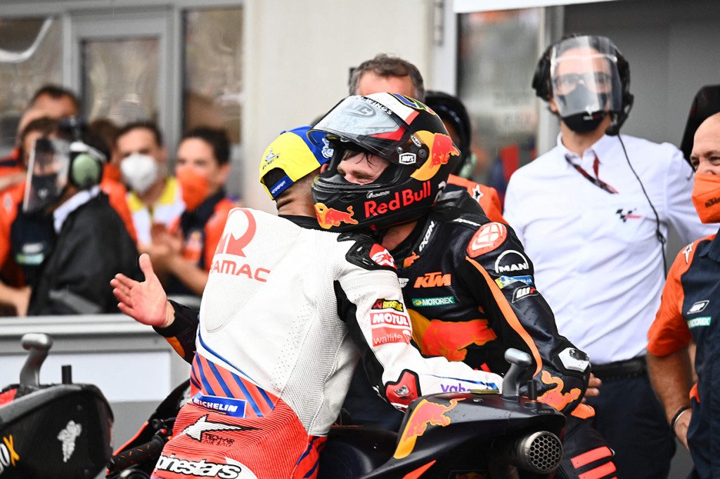 Dalam balapan di Red Bull Ring, Spielberg, Austria, Minggu, 15 Agustus 2021, malam WIB, Binder menjadi pemenang dengan catatan waktu 40 menit 46,928 detik.