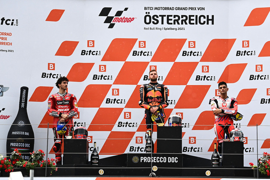Dia unggul atas Francesco Bagnaia (Ducati) dan Jorge Martin (Pramac Racing) yang secara berurutan menduduki posisi kedua serta ketiga.