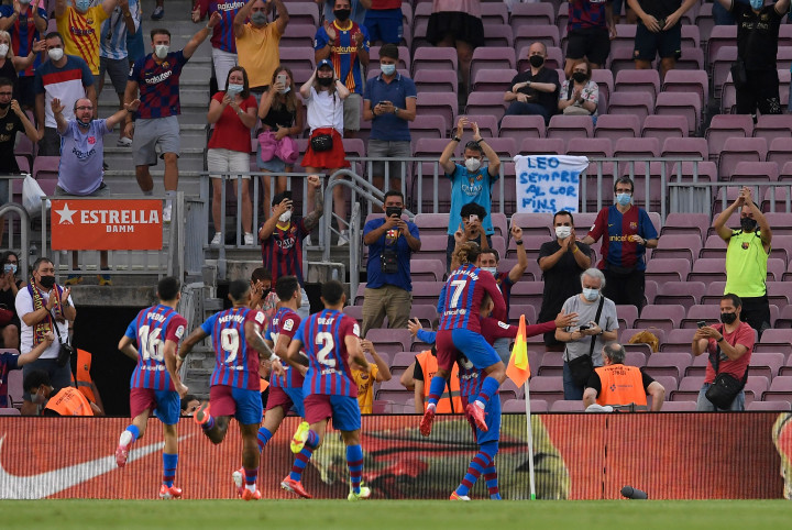 Barcelona resmi memulai era tanpa Lionel Messi. Menghadapi Real Sociedad di laga pembuka LaLiga 2021/2022, di Camp Nou, Senin, 16 Agustus 2021, Blaugrana meanng 4-2.