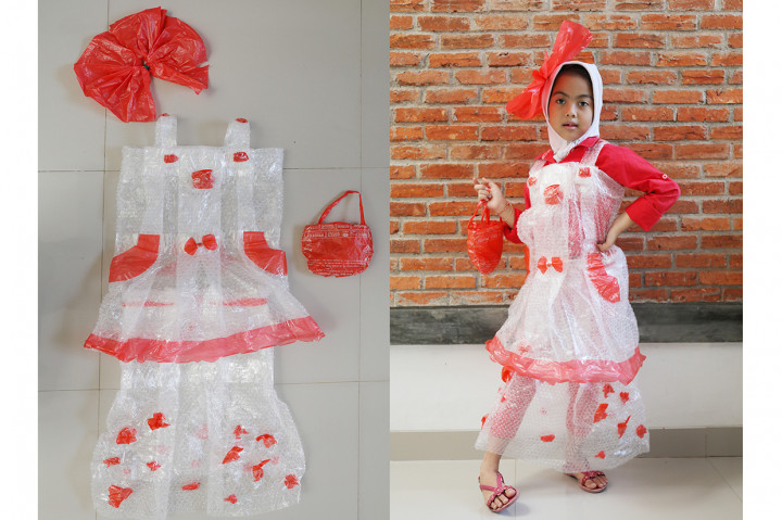 Araminta Jani Ramadhiani (6), Gaun kreasi menggunakan plastik 