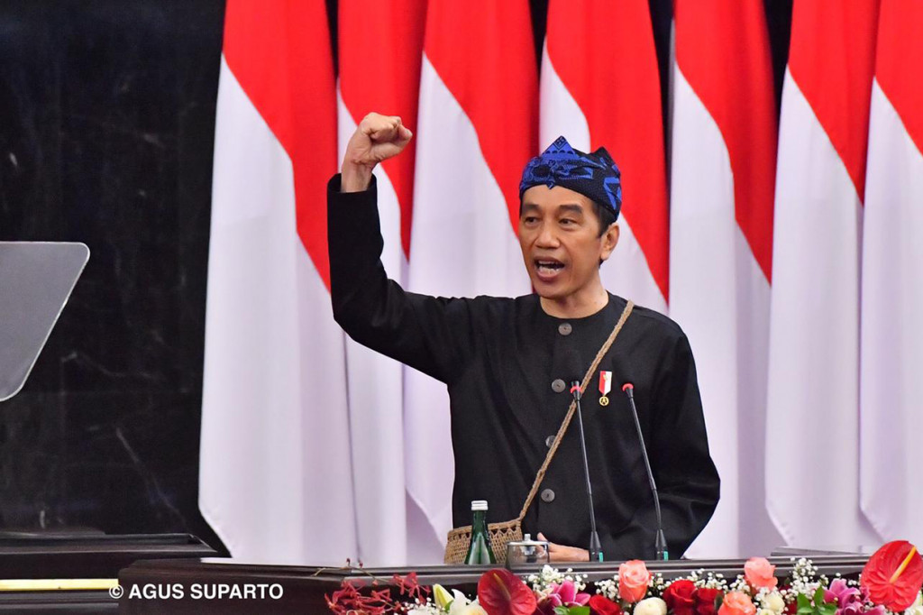Presiden RI Joko Widodo menyampaikan pidatonya dalam acara Sidang Tahunan MPR RI, sidang Bersama DPR/DPD RI dan Pidato Presiden mengenai RAPBN 2022 di Gedung Nusantara Komplek Parlemen Senayan, Jakarta.