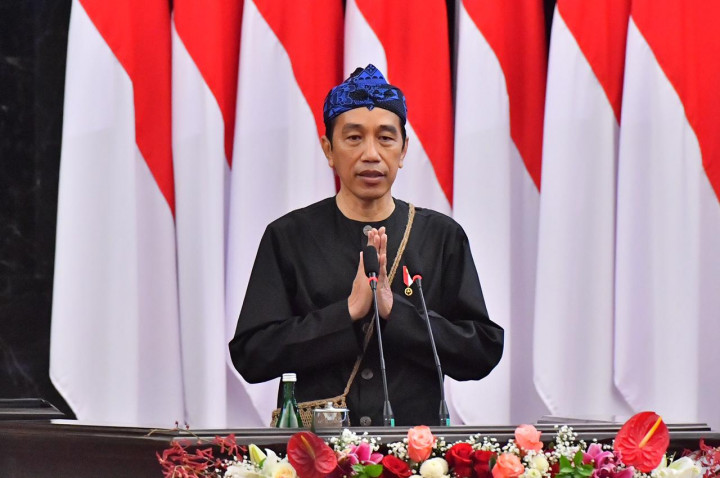 Jokowi juga menyampaikan terima kasih kepada Ketua Adat Masyarakat Badui, Jaro Saija, yang telah menyiapkan baju adat tersebut. Jokowi mengaku nyaman memakai pakaian adat Badui.