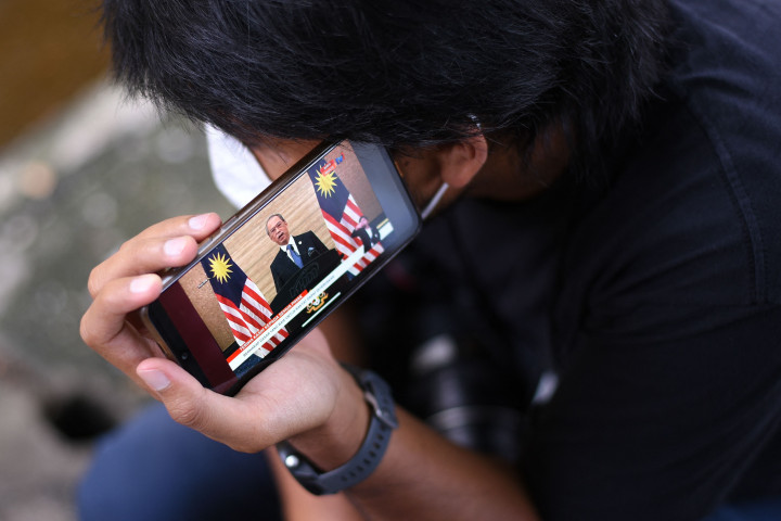 Hingga kini belum jelas siapa yang akan menggantikan Muhyiddin. Keputusan itu kemungkinan akan diserahkan ke Sultan Abdullah sebagai kepala negara.