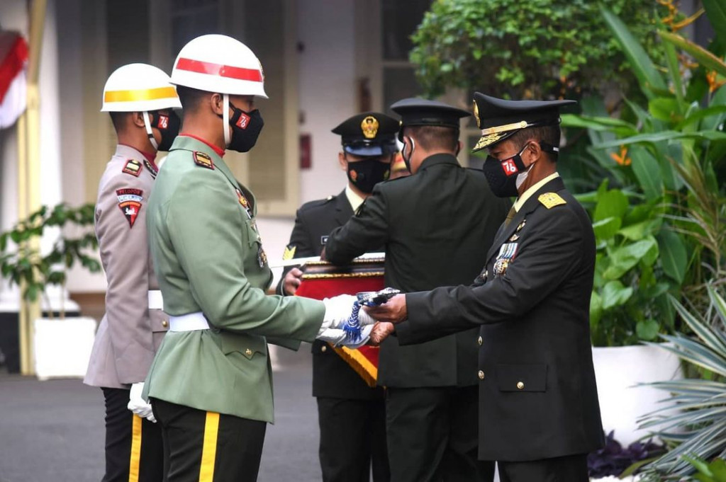 Sementara itu, Kolonel Pnb. Putu Sucahyadi didapuk menjadi Komandan Upacara Peringatan Detik-Detik Proklamasi Kemerdekaan Republik Indonesia. Sementara yang bertindak sebagai Komandan Kompi Paskibraka ialah Kapten Inf. Suryadi Nataatmaja.