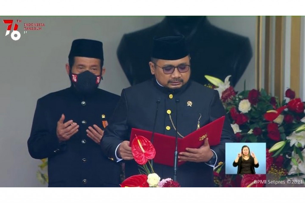 Menteri Agama Yaqut Cholil Qoumas mengenakan pakaian adat Betawi.