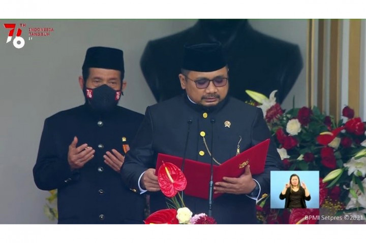Menteri Agama Yaqut Cholil Qoumas mengenakan pakaian adat Betawi.